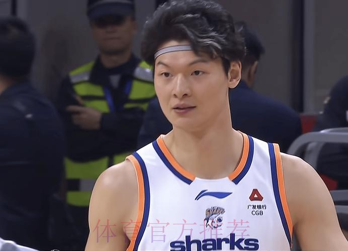 王哲林：比赛有起伏很正常，手感终究会回来的